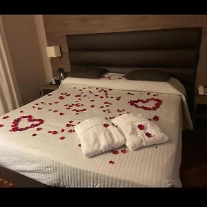 https://villa-francescos-house-airport.it-romehotels.com
